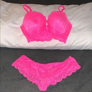 Beautiful La Senza Bra and Panty set.  Worn once.
